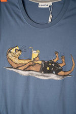 Lade das Bild in den Galerie-Viewer, LAKOR AN OTTER VACATION T-SHIRT