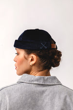 Lade das Bild in den Galerie-Viewer, BÉTON CIRÉ MIKI DOCKER HAT DARK BLUE VELVET CORDUROY