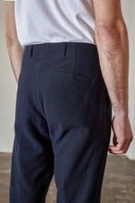 Lade das Bild in den Galerie-Viewer, JOSTHA trousers eco structured - NAVY
