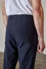 Lade das Bild in den Galerie-Viewer, JOSTHA trousers eco structured - NAVY