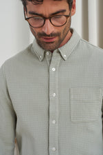 Lade das Bild in den Galerie-Viewer, ABOUT COMPANIONS KEN shirt eco crepe reed