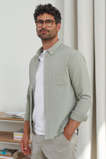Lade das Bild in den Galerie-Viewer, ABOUT COMPANIONS KEN shirt eco crepe reed