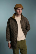 Lade das Bild in den Galerie-Viewer, BÉTON CIRÉ MIKI DOCKER HAT TAN VELVET CORDUROY