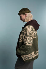 Lade das Bild in den Galerie-Viewer, BÉTON CIRÉ MIKI DOCKER HAT OLIVE VELVET CORDUROY