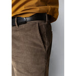 Lade das Bild in den Galerie-Viewer, Clean Cut  Barcelona corduroy pants brindle beige

