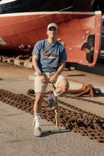 Lade das Bild in den Galerie-Viewer, LAKOR AN OTTER VACATION T-SHIRT
