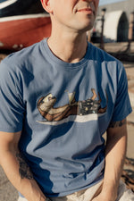 Lade das Bild in den Galerie-Viewer, LAKOR AN OTTER VACATION T-SHIRT
