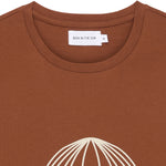 Lade das Bild in den Galerie-Viewer, BASK IN THE SUN auburn TO THE SEA tee
