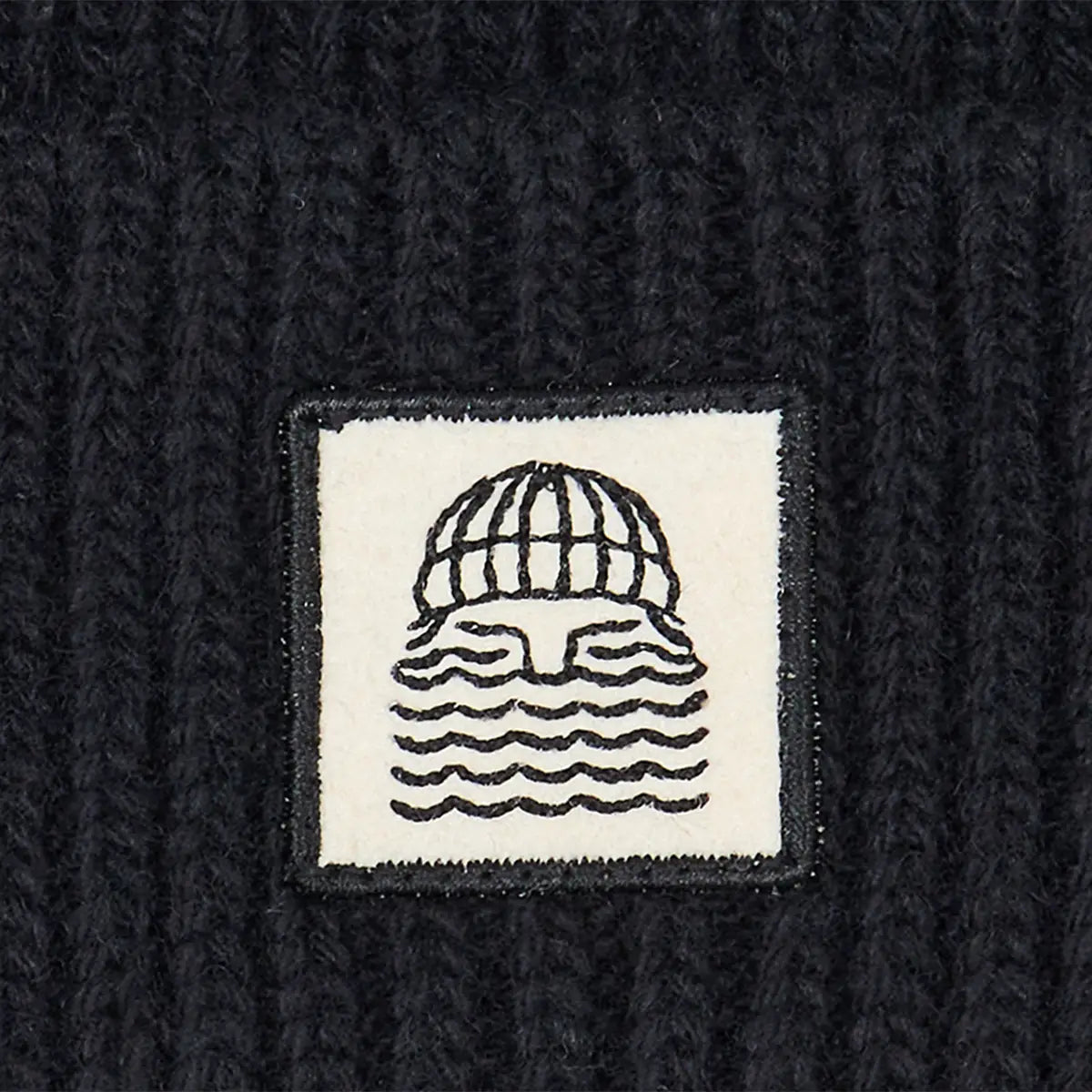 BASK IN THE SUN black TO THE SEA beanie