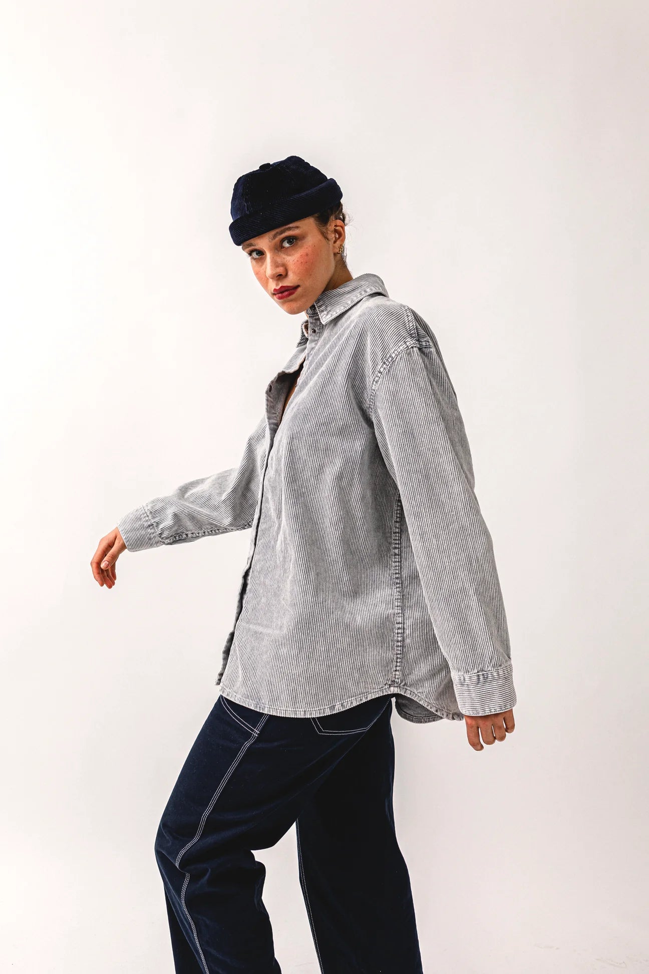 BÉTON CIRÉ MIKI DOCKER HAT DARK BLUE VELVET CORDUROY