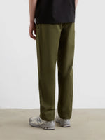 Lade das Bild in den Galerie-Viewer, Farah Norwood Regular Fit Cotton Hopsack Trousers In Olive Green
