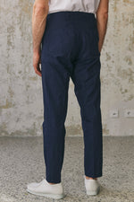 Lade das Bild in den Galerie-Viewer, JOSTHA regular trousers - navy linen
