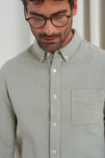 Lade das Bild in den Galerie-Viewer, ABOUT COMPANIONS KEN shirt eco crepe reed
