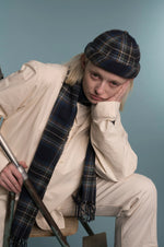 Lade das Bild in den Galerie-Viewer, BÉTON CIRÉ MIKI DOCKER HAT WOOL TARTAN NAVY

