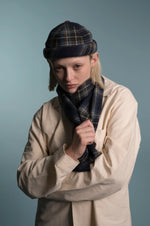 Lade das Bild in den Galerie-Viewer, BÉTON CIRÉ MIKI DOCKER HAT WOOL TARTAN NAVY
