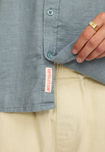 Lade das Bild in den Galerie-Viewer, Revolution Jaquard Short-sleeved Cuban Shirt  - Dustblue
