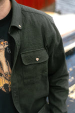 Lade das Bild in den Galerie-Viewer, LAKOR MOSS SHIRT - rifle green
