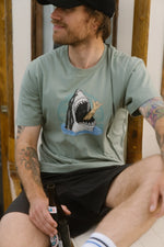 Lade das Bild in den Galerie-Viewer, LAKOR  SHARK SHAKA T-SHIRT
