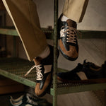 Lade das Bild in den Galerie-Viewer, BOTAS FOOTSHOP brown - made in Czech Republic
