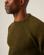 Lade das Bild in den Galerie-Viewer, Peregrine Ford Crew Jumper olive
