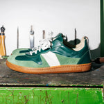 Lade das Bild in den Galerie-Viewer, BOTAS FOOTSHOP green - made in Czech Republic
