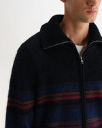 Lade das Bild in den Galerie-Viewer, Wax Norris – Gestrickter Stehkragenpullover in Schwarz und Mehrfarbig
