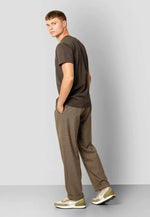 Lade das Bild in den Galerie-Viewer, LYON XO LUCA PLEAT PANTS - DARK CAMEL
