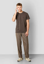 Lade das Bild in den Galerie-Viewer, LYON XO LUCA PLEAT PANTS - DARK CAMEL
